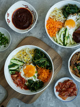 Load image into Gallery viewer, Coconut flakes on açaí bowl
